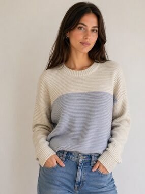 1257. Made Well Women's‎ Cream and Light  Blue Sweater